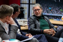 Schumacher sieht viele Parallelen zwischen Unternehmen und einer Fußballmannschaft