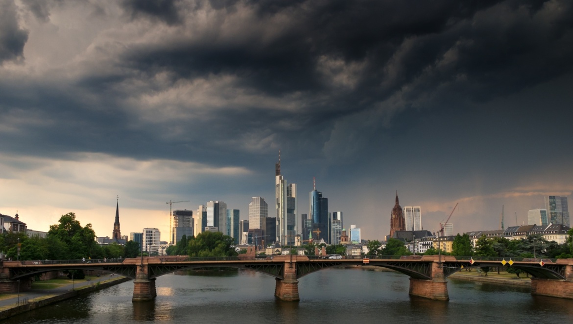 Dunkler Himmel über der Frankfurter Börse: Wie lange hält die IPO-Flaute noch an?